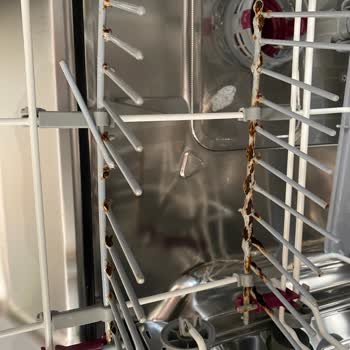 Arçelik Bulaşık Makinesinin Alt Sepeti Paslandı Sağlık Riski Ve Ücretsiz Değişim Talebi