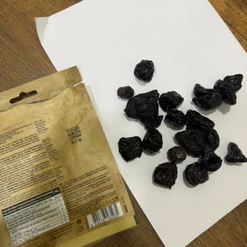 Tadım Kuru Üzüm Paketi İçinde Zeytin Ve Bilinmeyen Şeffaf Madde