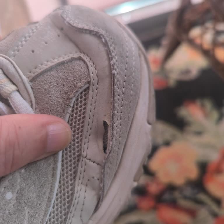 Skechers D'Lite Ayakkabımda Yırtılma, Mağaza Müşteri Hatası Diyerek Değişimi Reddetti