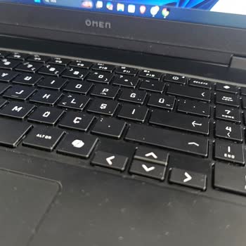 HP Omen Laptopun Bombeli Klavyesi İçin Ayıplı Ürün Değişimi Talebi
