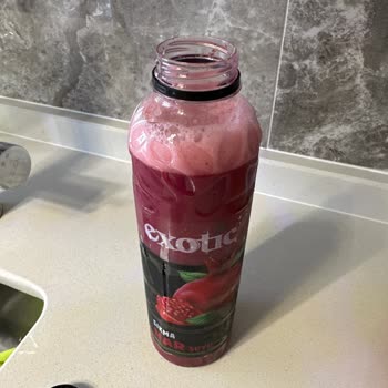 Geçerli Son Kullanma Tarihli Nar Suyu Açıldığında Köpürdü Ve Taştı