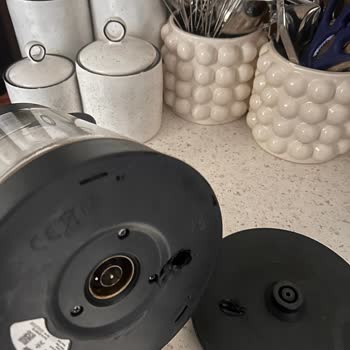 Arçelik Çay Makinesinin Alt Tabanı Eridi, Yangın Riski Oluşturdu