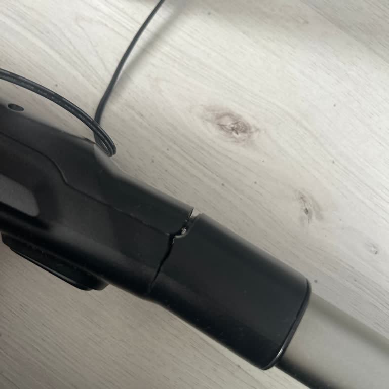 Philips 8000 Aqua Plus Süpürgenin Plastik Parçasının Ani Kırılması Ve Garanti Talebi