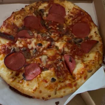 Domino's Pizza Görseldeki Malzeme Zenginliğiyle Uymayan Sipariş