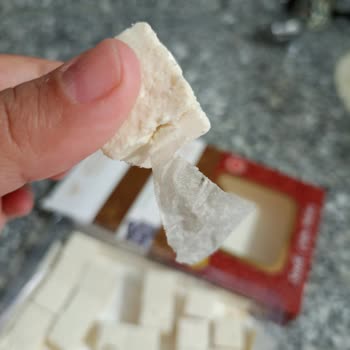 Yazganoğlu Çekme Helvada Yabancı Poşet Parçaları Ve Bayatlık Sorunu