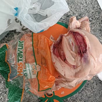 A101 Çorlu Şubesinde Hastavuk Tavuk Ürününün Kanlı Ve Pıhtılaşmış Olması