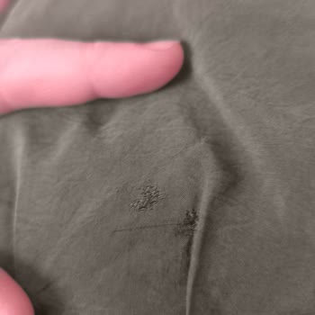 İlk Yıkamada Düğme Renk Değişimi Yaşayan Defolu Elbise İçin İade Talebi