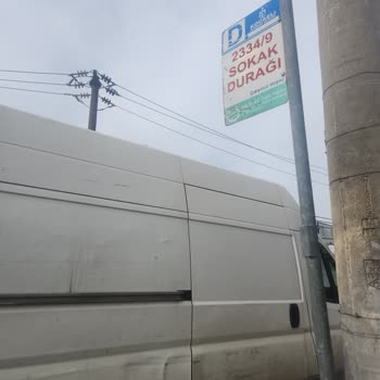 Kaldırımların Araçlarla İşgali Çayırova’da Güvenli Otobüs Durağı Talebi