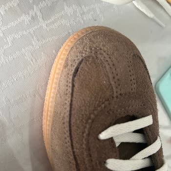 Adidas Spezial Ayakkabısında İlk Kullanımda Açılma