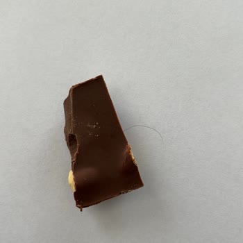 BİM Şubesinden Satın Alınan Çikolatada Kıl Çıktı: Hijyen Ve Sağlık Endişesi