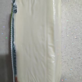 Uzun Son Kullanma Tarihli Taze Kaşar Peyniri Üstü Küflenmiş