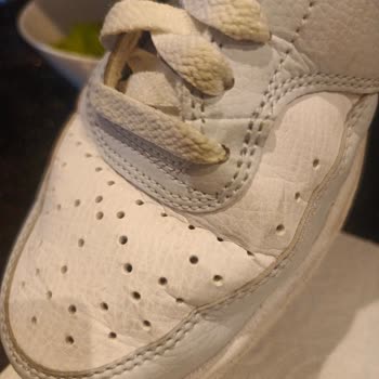 Ayıplı Nike Sneaker’da Deri Çatlaması, İade Talebi Reddedildi