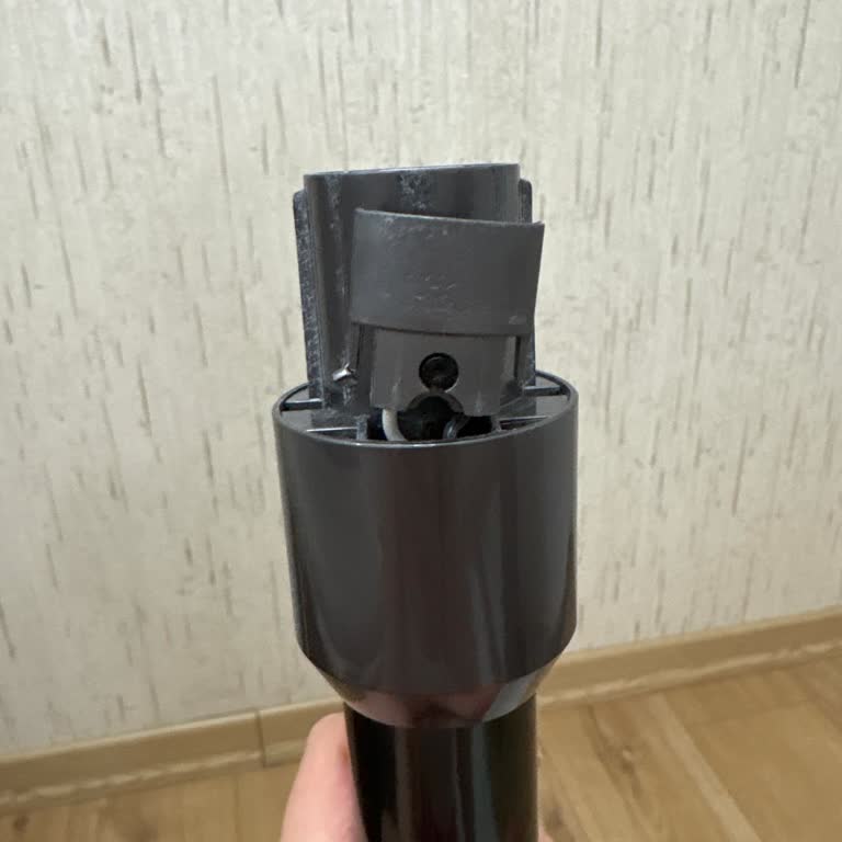 Dyson V15 Detect Süpürgenin Boru Bağlantısının Çıkması Garanti Kapsamında Ücretsiz Onarım Talebi