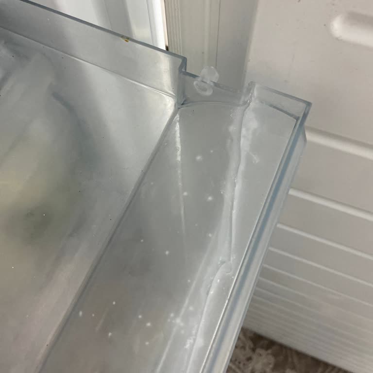 Uğur Derin Dondurucunun Çekmeceleri Çatlıyor, Yedek Parça Talep Ediyorum