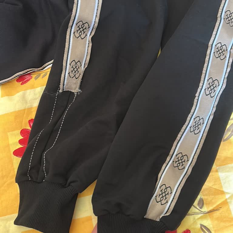 Kalitesiz Ve Rengi Soluk Eşofman, İade Talebine Cevap Vermediler