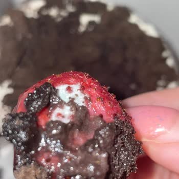 Gıda Güvenliği İhlali: Küflü Çilekli Pasta Ve İade Reddi