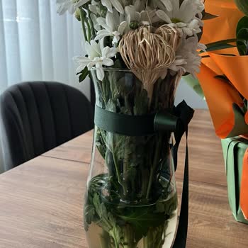 Sipariş Edilen Çiçek Görseliyle Uyuşmuyor Ve Çiçekler Solmuş