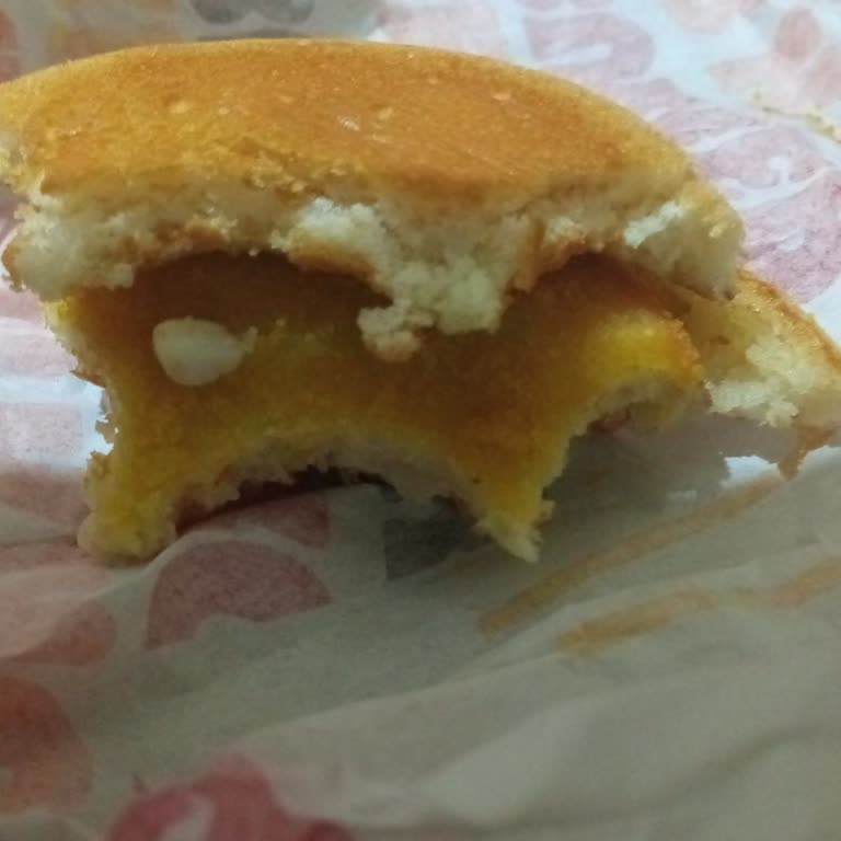 Burger King'de Tavuk Burgerden Sert Yabancı Cisim Çıktı Ve Personel Sessiz Kaldı