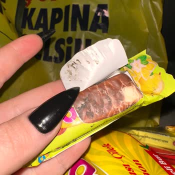 Cino Çikolata Patlak Ambalajlı Meyveli Bar Bozuk, Sağlık Açısından Riskli