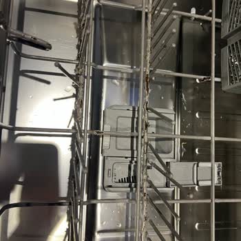 Samsung Bulaşık Makinesinin Alt Sepet Tellerindeki Çürüme Ve Paslanma