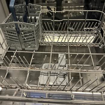 Samsung Bulaşık Makinesinin Alt Sepet Tellerindeki Çürüme Ve Paslanma