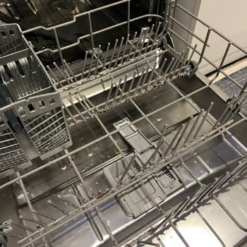 Samsung Bulaşık Makinesinin Alt Sepet Tellerindeki Çürüme Ve Paslanma