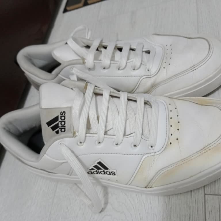 Boyner'den Alınan Adidas Ayakkabısının Kısa Sürede Sararması Ve Üretim Hatası Şikayeti