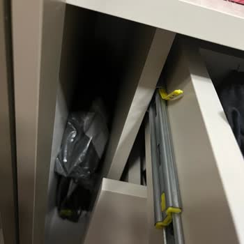 Gardırop Çekmeceleri 2,5 Ayda Bozuldu, Şube Cevap Vermiyor