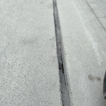 Kazı Sonrası Bozuk Kaldırımlar Çocukları Ve Bebek Arabasını Tehlikeye Atıyor