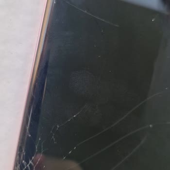 Kırılmaz Iddiası Aldatıcı: Ultra Dayanıklı Telefon İlk Düşte Kırıldı