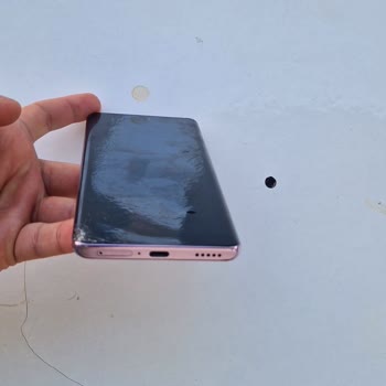 Kırılmaz Iddiası Aldatıcı: Ultra Dayanıklı Telefon İlk Düşte Kırıldı