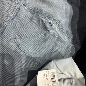 Mavi Kot Pantolonun Ağ Kısmındaki Erime Ve Açılma Nedeniyle Değişim Talebi