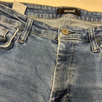 Mavi Kot Pantolonun Ağ Kısmındaki Erime Ve Açılma Nedeniyle Değişim Talebi