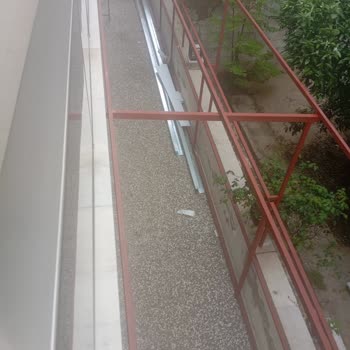 İzinsiz Metal Tenteler Balkon Güvenliğimi Tehlikeye Attı