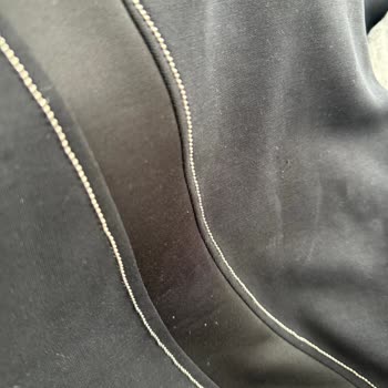 Zümrüt Butik'ten Ürün Kalitesiz Tüylenme Ve Delik Açması İade Talebi