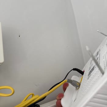 Türk Telekom Duvara Çivili Modem Montajı Ve Duvar Zararına Şikayet