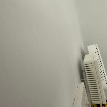 Türk Telekom Duvara Çivili Modem Montajı Ve Duvar Zararına Şikayet