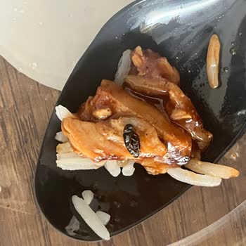 Yemekteki Böcek Ve Müşteri Hizmetlerine Ulaşılamaması