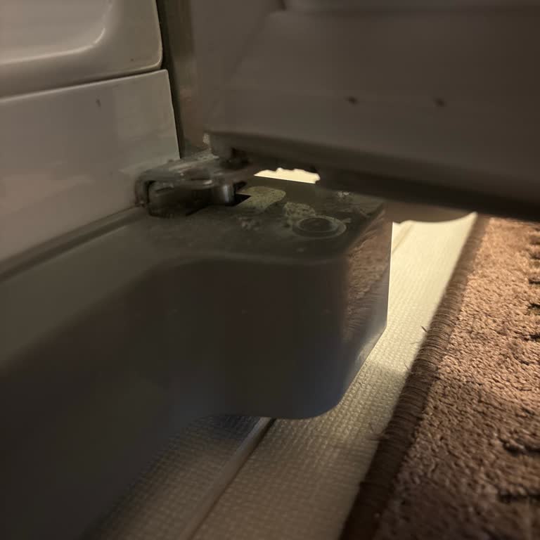 Siemens Buzdolabı Kapak Parçası Yok, Çöpe Atılma Tehdidi