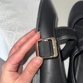 N******’ın Bağırarak Tutumu, Zoraki Deforme Ürün Değişimi Ve Fiş Kesilmemesi