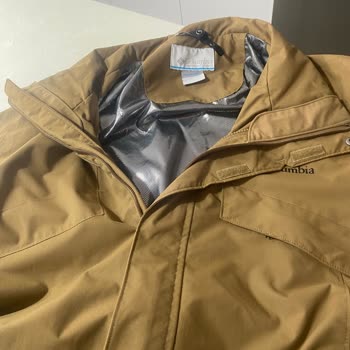 Kumaş Hatası Olan Columbia Montu İçin Mağazadan Çözüm Bekleniyor