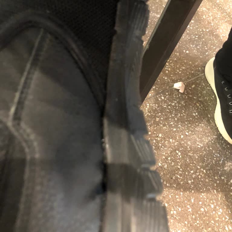 Skechers Ayakkabısındaki Üretim Hatası Ve Hızlı Çözüm Talebi