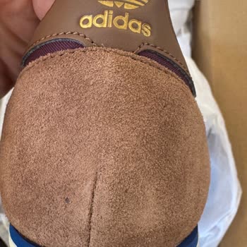 Defolu Renk Solması Gösteren Adidas Ayakkabının Değişimini Talep Ediyorum