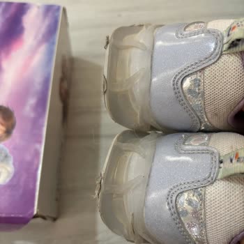 Dayanıksız Çocuk Ayakkabısının İlk Kullanımda Aşırı Hasar Görmesi