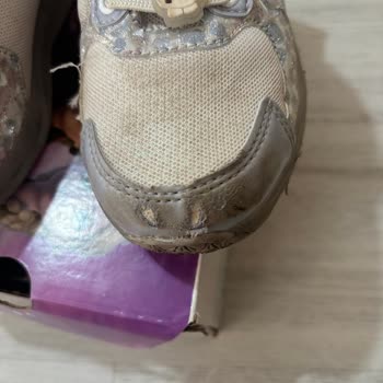 Dayanıksız Çocuk Ayakkabısının İlk Kullanımda Aşırı Hasar Görmesi