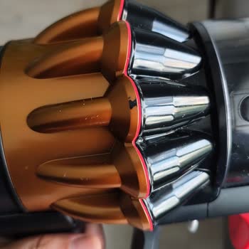 Açılmamış Dyson V16’da Boya Atması Ve Değişim Reddi