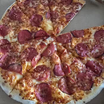 Üçüncü Kez Yanlış Sucuklu Pizza Gönderildi, İade Ve Uyarı Talebi
