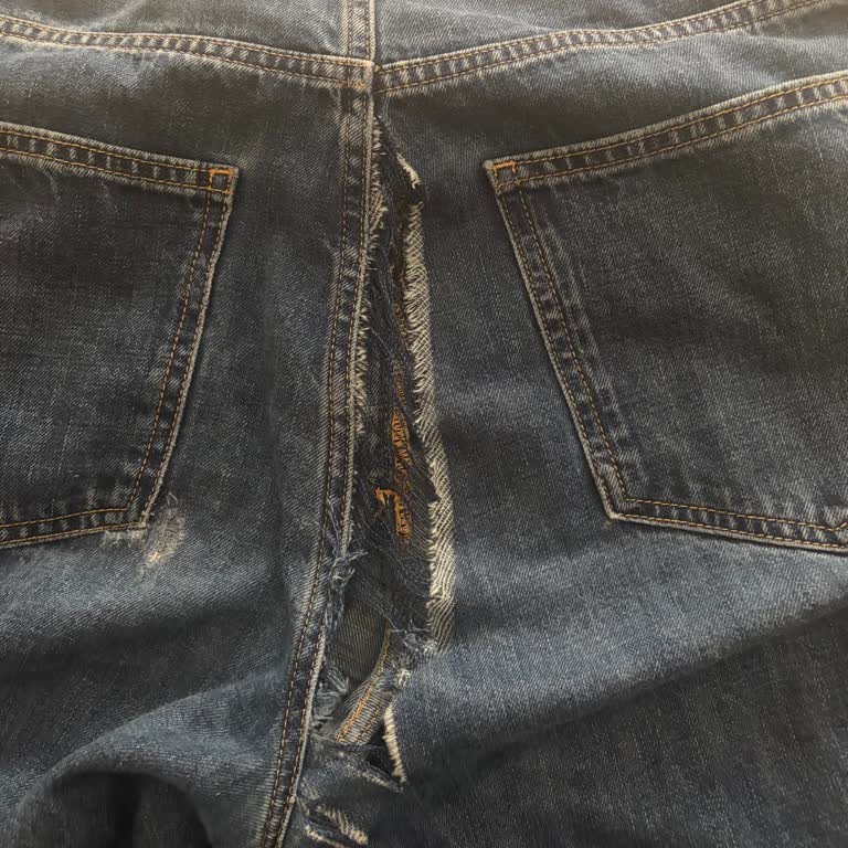 Mango Pantolonunun 3 Ayda Tam Ortasından Ayrılması