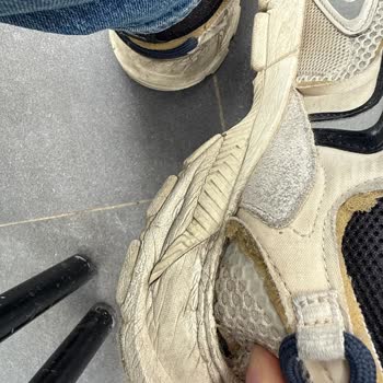 Lacoste Sneaker’da Kısa Sürede Topuk Delik Ve Sökülme Kalite Şikayeti