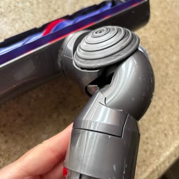 Dyson V11 Süpürge Başlığındaki Kırık Garanti Kapsamında Değiştirilmedi